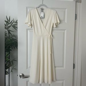 NWT H&M White Midi Short Sleeve Dress. PERFECT CONDITION